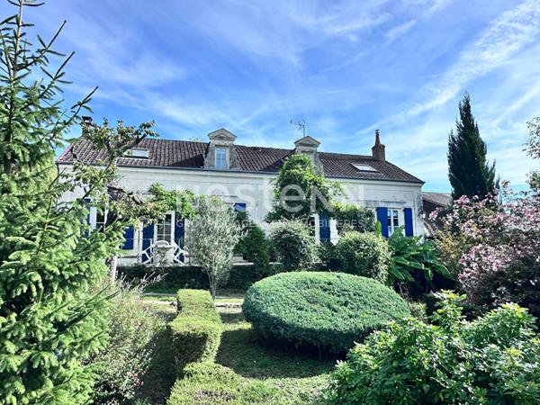 Vente élégante maison en pierre de tuffeau avec 4 chambres et bureau au coeur de Château-du-Loir (72500)