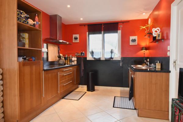 Maison à KERLAZ, 29100 - 5 pièces 140m²