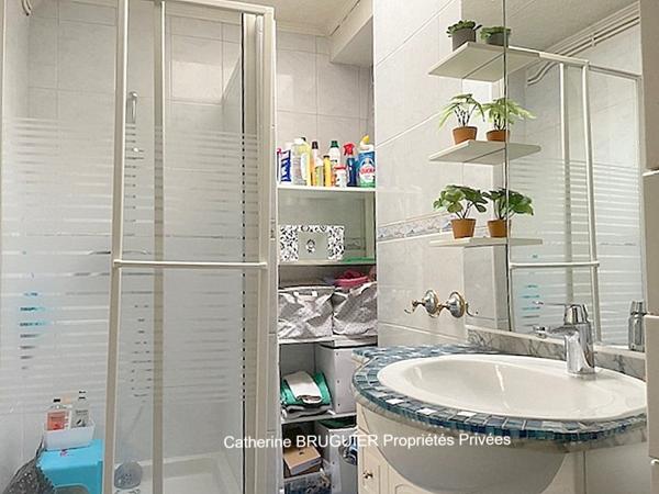 Charmante maison en pierre de plain pied centre village 83 m2 avec garage