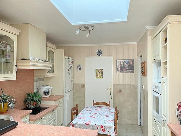 Charmante maison en pierre de plain pied centre village 83 m2 avec garage