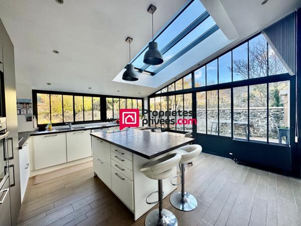 Unique dans le carré d'or entre les Commerces et la Plage !!