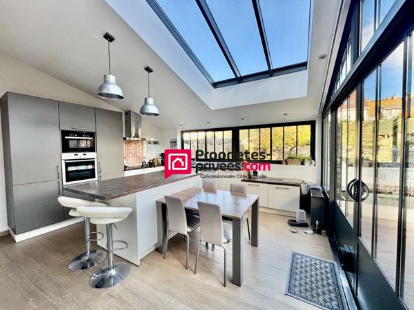 Unique dans le carré d'or entre les Commerces et la Plage !!