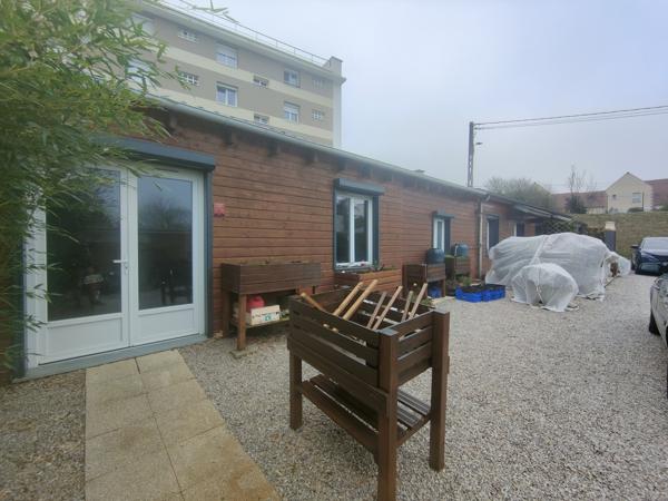 MAISON DE CHARME RENOVEE DE 105 M² HABITABLE AVEC ABRI DE JARDIN SUR 350 M² DE TERRAIN CLOS AU CALME Beauvais (60000)