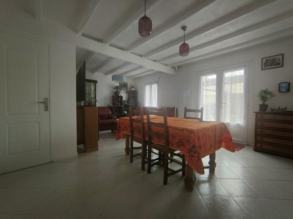 MAISON DE CHARME RENOVEE DE 105 M² HABITABLE AVEC ABRI DE JARDIN SUR 350 M² DE TERRAIN CLOS AU CALME Beauvais (60000)