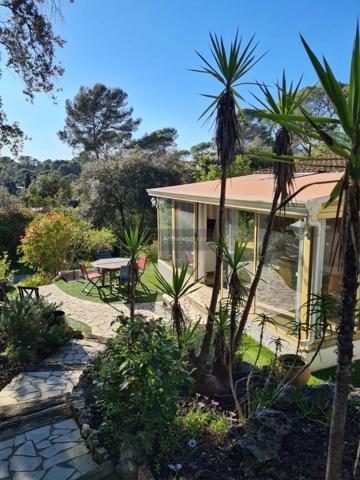 Vente                                                      Terrain
                        
                                         442 m2                     à Fréjus