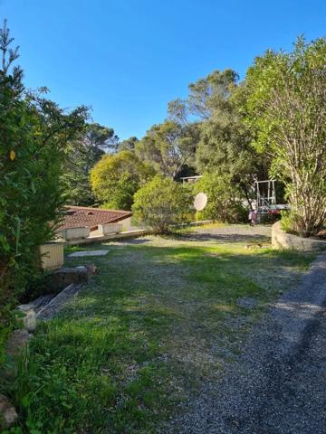 Vente                                                      Terrain
                        
                                         442 m2                     à Fréjus