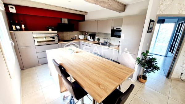 Maison ancienne traditionnelle de 186m2 - 6 chambres - Terrain 724m2