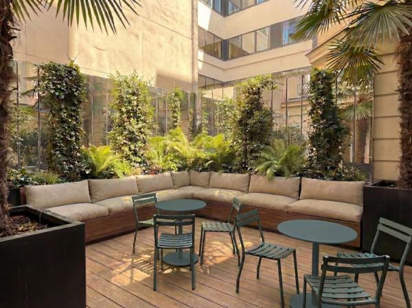 Bureau indépendant à louer Paris 8 terrasse privative et hall d accueil
