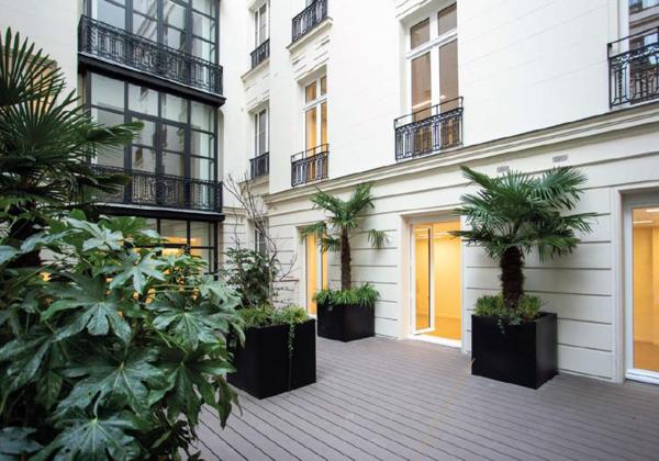 Bureau indépendant à louer Paris 8 terrasse privative et hall d accueil