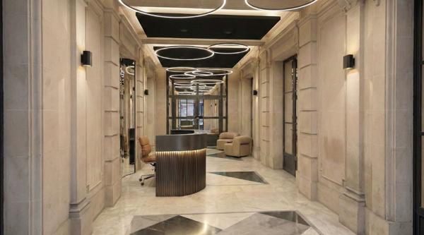 Bureau indépendant à louer Paris 8 terrasse privative et hall d accueil