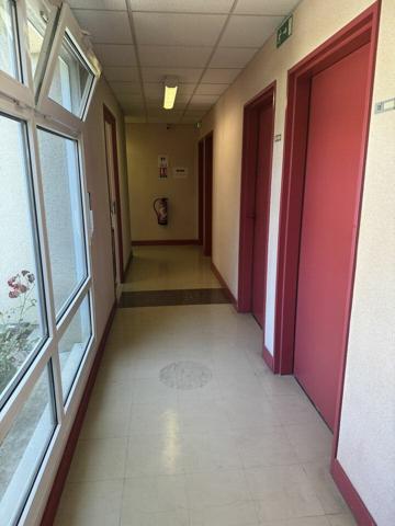 CHINON - A VENDRE BUREAUX DE 1 129 M² AVEC TERRAIN DIVISIBLE DE 12 236 M²