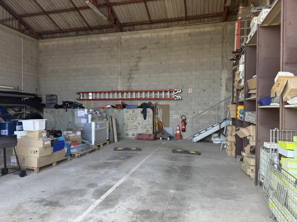 CHINON - A VENDRE BUREAUX DE 1 129 M² AVEC TERRAIN DIVISIBLE DE 12 236 M²