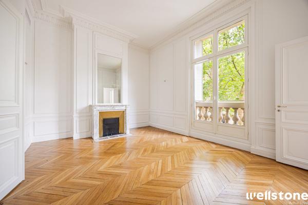 Bureaux à louer à PARIS 75008