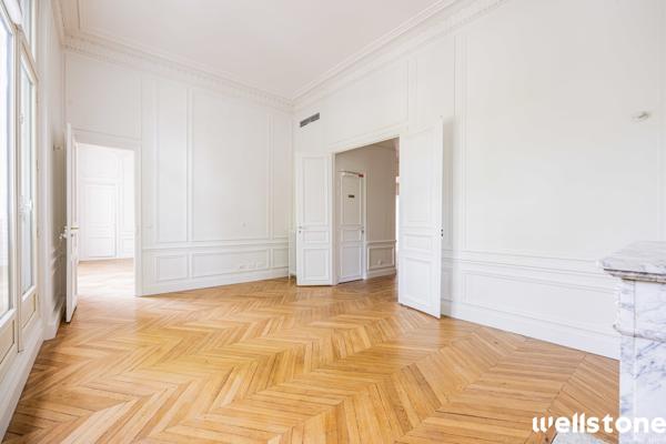 Bureaux à louer à PARIS 75008