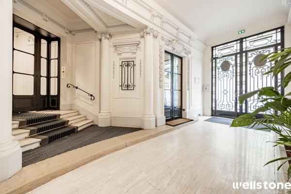 Bureaux à louer à PARIS 75008