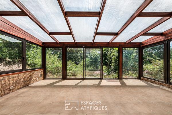 Maison d’architecte des années 1970, au coeur d’un écrin de verdure à Briis-sous- Forges