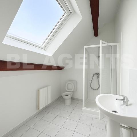 Plein centre ville de saint Arnoult, très beau Duplex 4 pièces avec jardin de 180 m² 