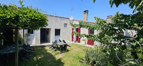 Charmante maison de village sur grand jardin clos