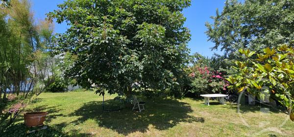 Charmante maison de village sur grand jardin clos