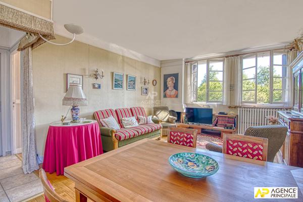 Le Chesnay Parc Aubert - Maison ancienne 130 m² habitables sur parcelle d'environ 400 m² 850 000 € **  - Référence  28120