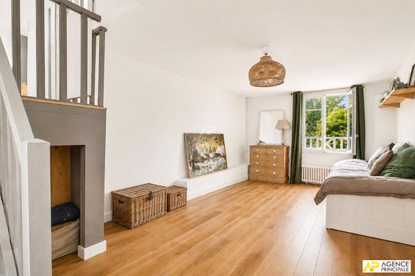 La Celle Saint-Cloud La Châtaigneraie - La Feuillaume sud - Maison 8 pièces 5 chambres, 185 m² habitables sur une parcelle de 460 m² 1 400 000 € **  - Référence  28176