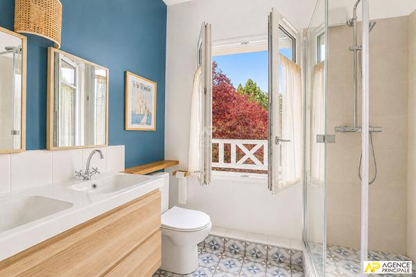 La Celle Saint-Cloud La Châtaigneraie - La Feuillaume sud - Maison 8 pièces 5 chambres, 185 m² habitables sur une parcelle de 460 m² 1 400 000 € **  - Référence  28176