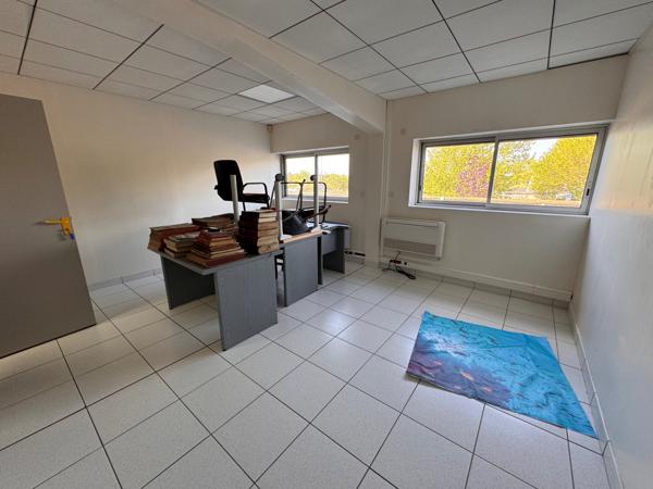 LA RICHE BUREAU A LOUER DE 16 M² STATIONNEMENT FACILE PROCHE PERIPHERIQUE