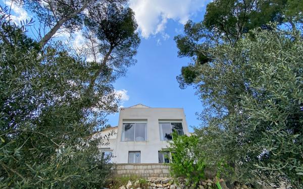 Immeuble à vendre    10 pièces • 274 m2 Marseille 11