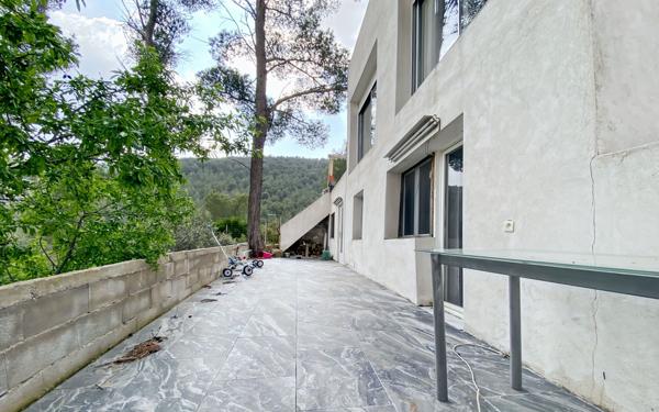 Immeuble à vendre    10 pièces • 274 m2 Marseille 11