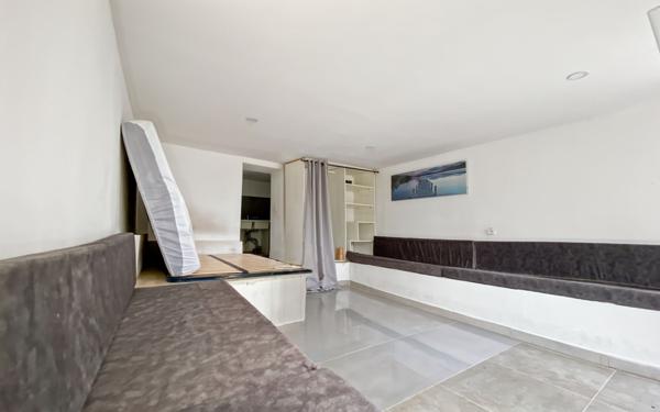 Immeuble à vendre    10 pièces • 274 m2 Marseille 11