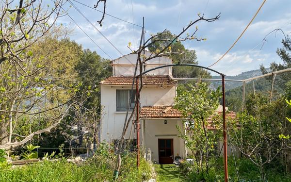 Immeuble à vendre    10 pièces • 274 m2 Marseille 11