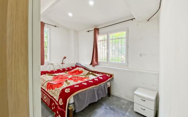 Immeuble à vendre    10 pièces • 274 m2 Marseille 11