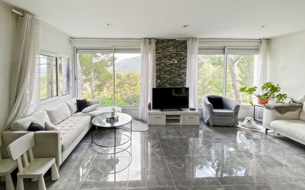 Immeuble à vendre    10 pièces • 274 m2 Marseille 11