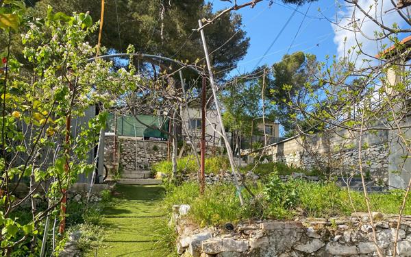 Immeuble à vendre    10 pièces • 274 m2 Marseille 11