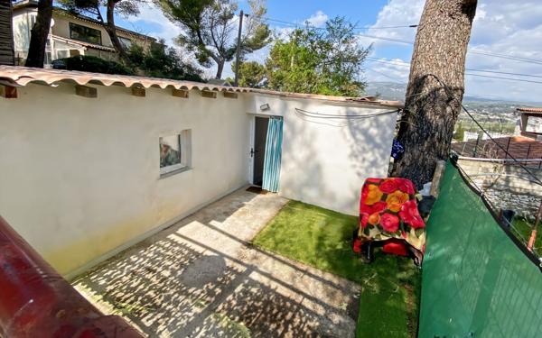 Immeuble à vendre    10 pièces • 274 m2 Marseille 11