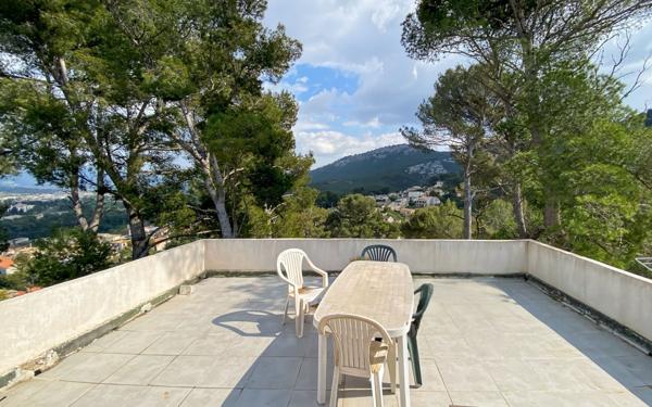 Immeuble à vendre    10 pièces • 274 m2 Marseille 11