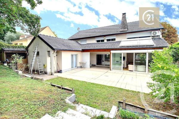 Maison à vendre  11 pièces - 284,06 m2 COUBRON - 93