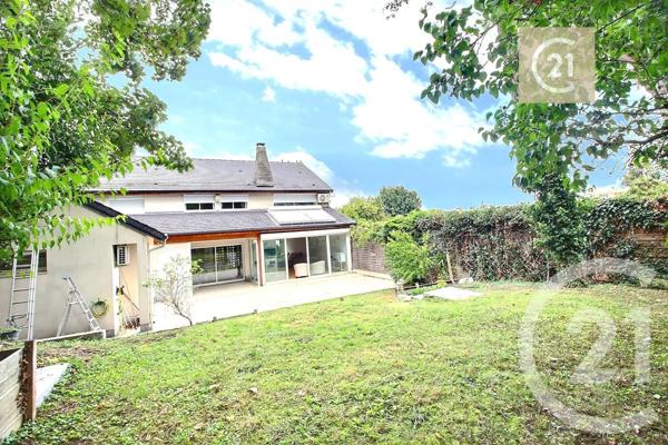 Maison à vendre  11 pièces - 284,06 m2 COUBRON - 93