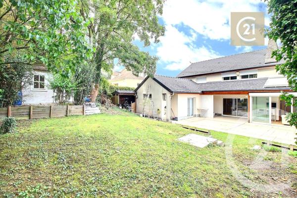 Maison à vendre  11 pièces - 284,06 m2 COUBRON - 93