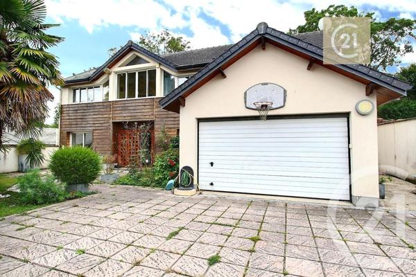 Maison à vendre  11 pièces - 284,06 m2 COUBRON - 93