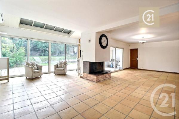 Maison à vendre  11 pièces - 284,06 m2 COUBRON - 93