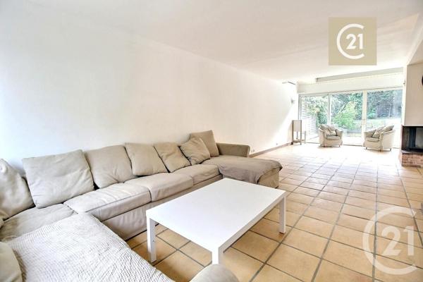 Maison à vendre  11 pièces - 284,06 m2 COUBRON - 93