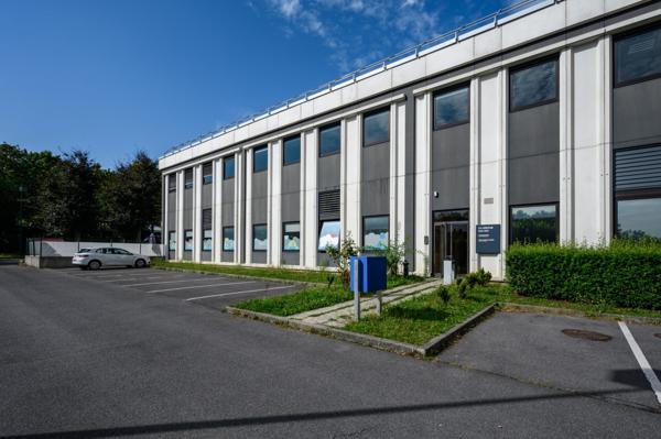 Bureaux à louer à Cergy site sécurisé 24h24 et parkings extérieurs