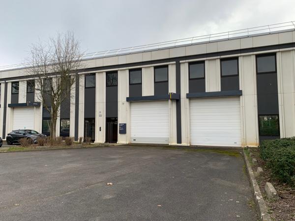 Bureaux à louer à Cergy site sécurisé 24h24 et parkings extérieurs
