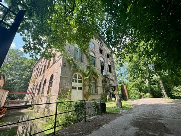 ENSEMBLE IMMOBILIER DE 1000 METRES CARRES SUR 1.6 HECTARES