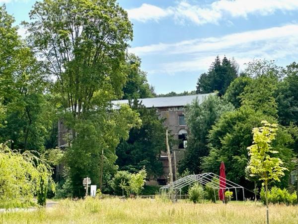 ENSEMBLE IMMOBILIER DE 1000 METRES CARRES SUR 1.6 HECTARES