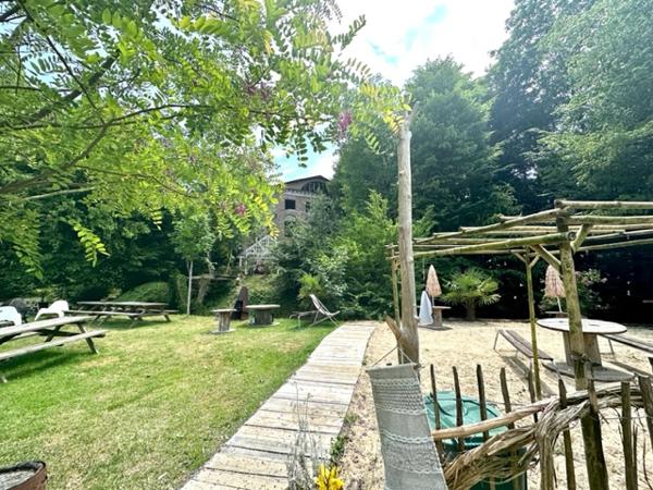 ENSEMBLE IMMOBILIER DE 1000 METRES CARRES SUR 1.6 HECTARES