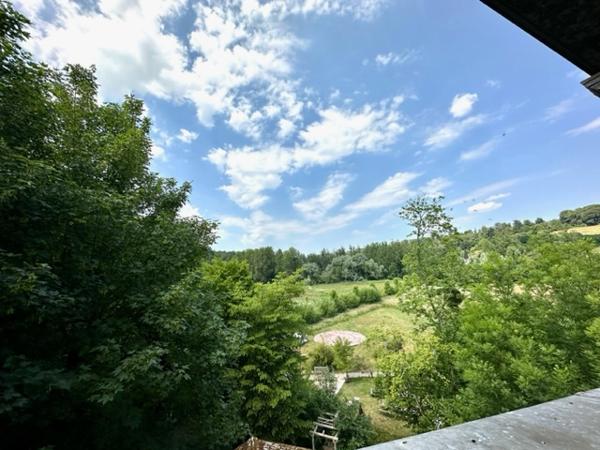 ENSEMBLE IMMOBILIER DE 1000 METRES CARRES SUR 1.6 HECTARES