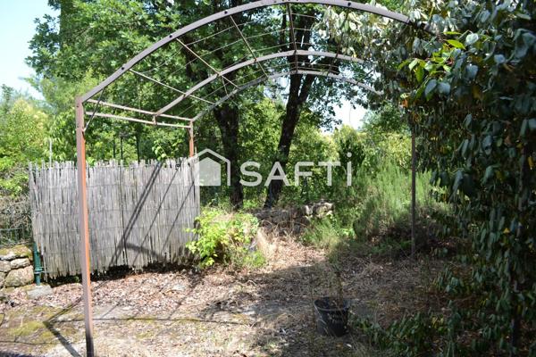 8 gîtes, Mazet, Atelier, Grange, d'environ 696 m2 sur terrain de 2 h