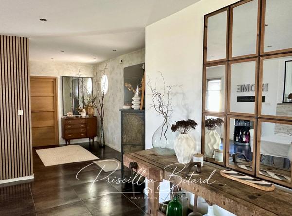 Belle maison familiale de plain-pied avec piscine et espace indépendant